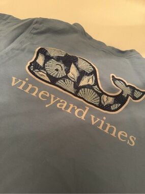 Boys medium whale vineyard vibes logo tshirt pocket short sleeve